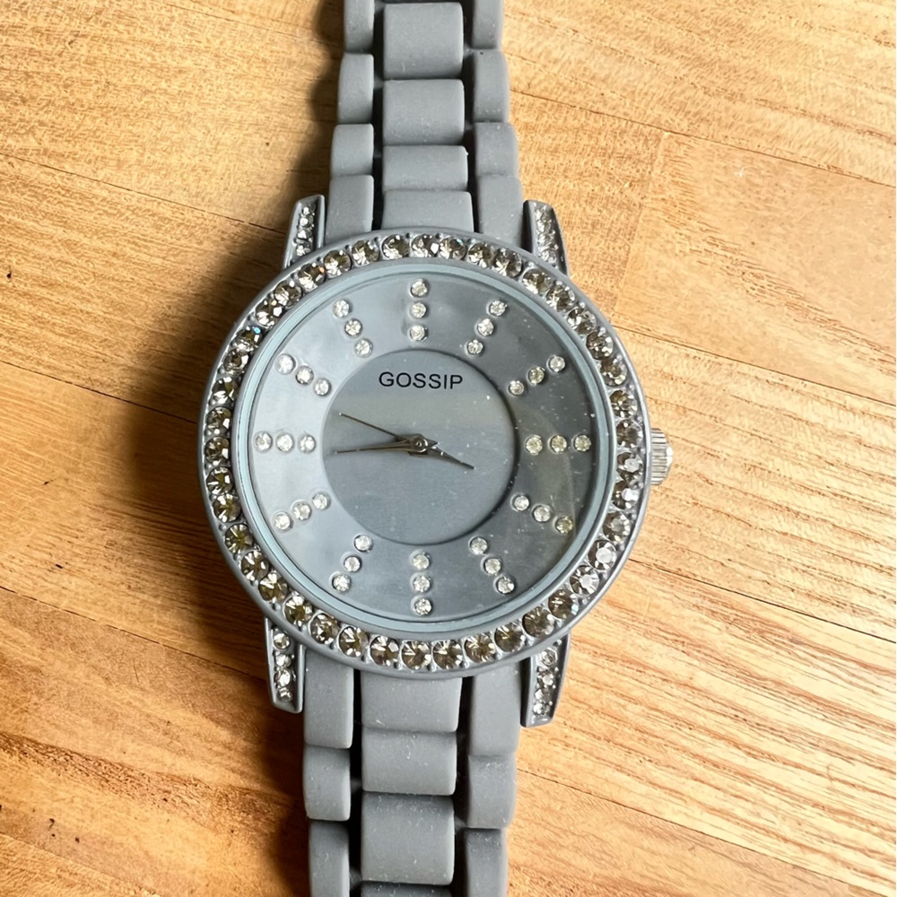 Gossip ladies gray silicone sporty fashion watch NEW BATTERY